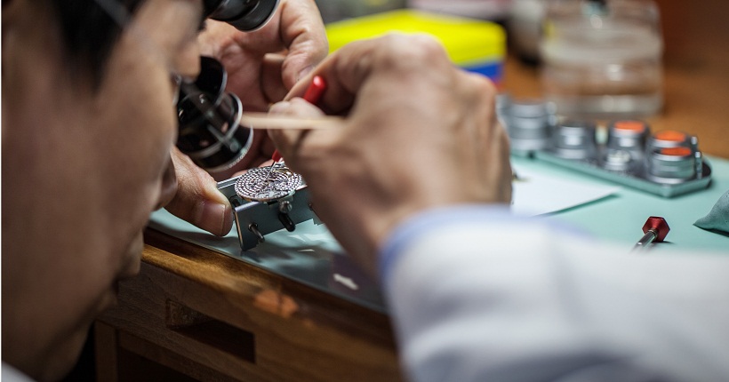 欧米茄手表售后维修（欧米茄灰尘进入）