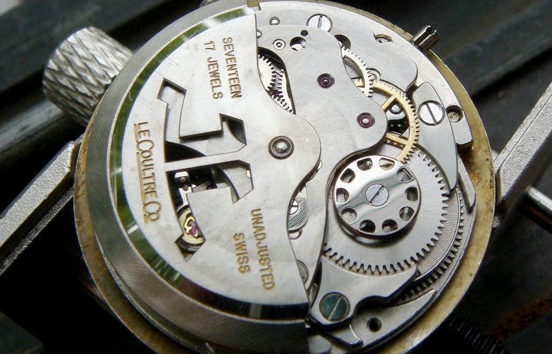 欧米茄手表跑快（欧米茄清洁油污）