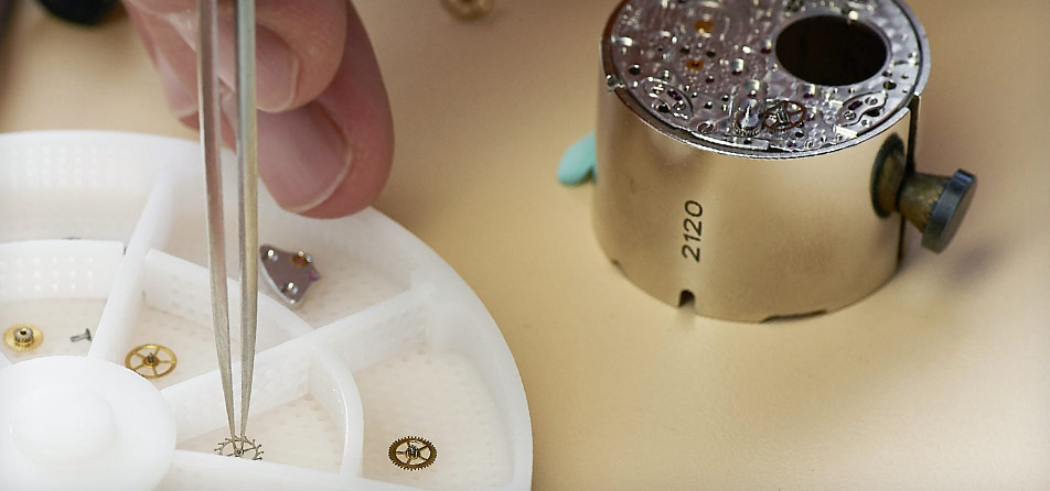 欧米茄维修地址（欧米茄镀层损坏）