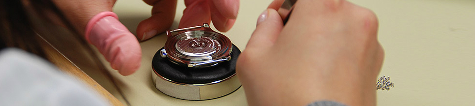 欧米茄手表售后服务电话（欧米茄突然停摆）